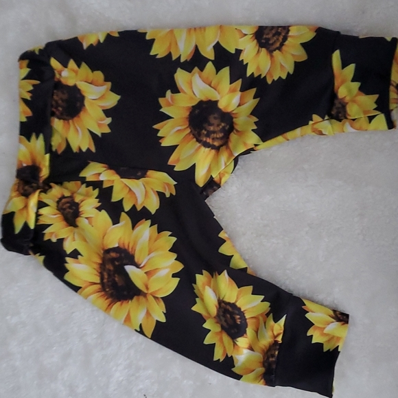 3 piece sunflower infant outfit. - Picture 5 of 5